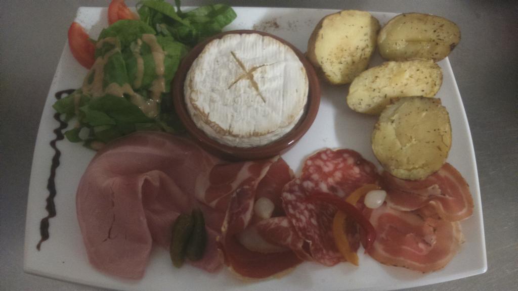 Hotel Restaurant Lancheton Saint-Julien-Mont-Denis Bagian luar foto